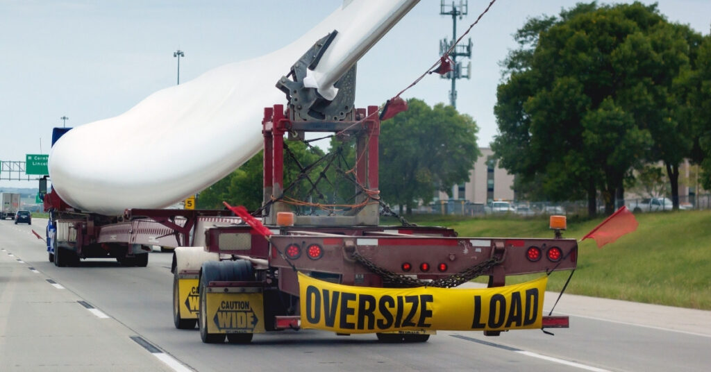 Ontario vs Québec : différences réglementaires pour le transport hors normes