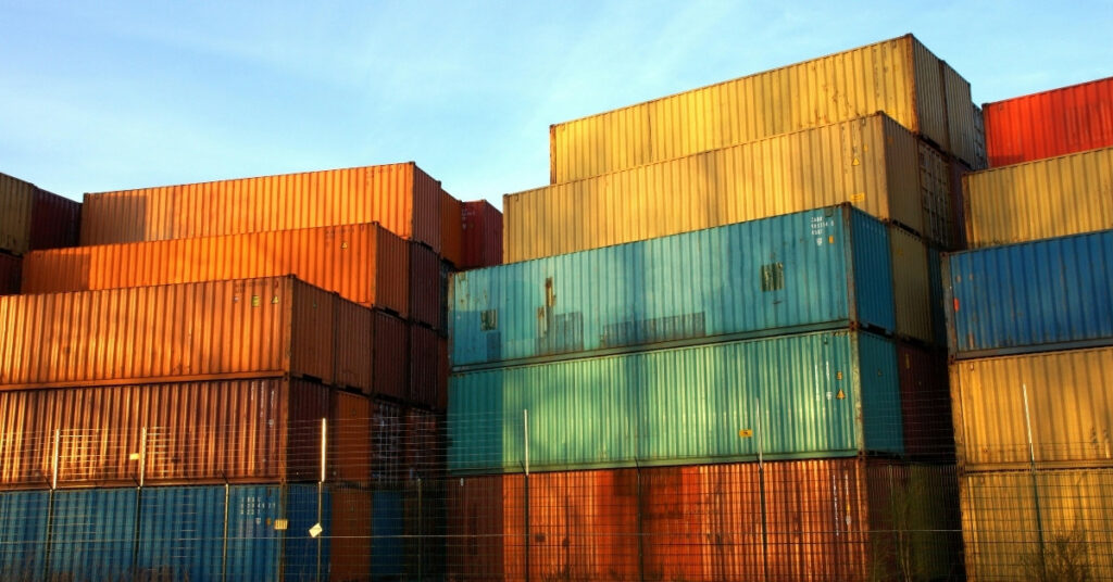 Conteneurs maritimes : High Cube vs Standard, impacts sur la logistique