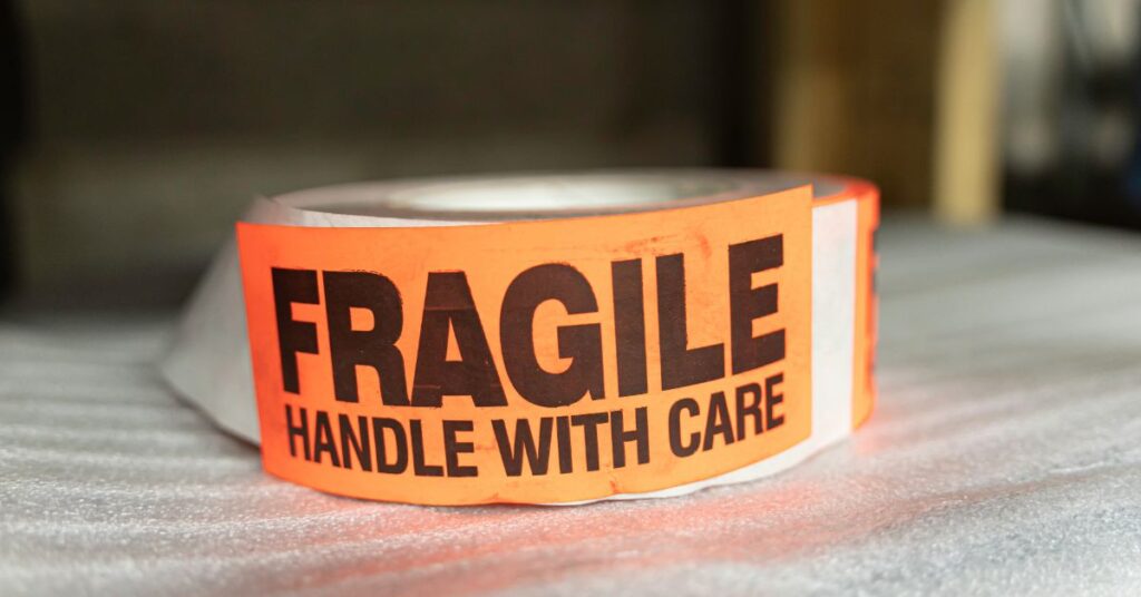 Transport d’équipements industriels fragiles : méthodes de protection